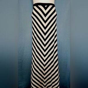 Chelsea & Theodore Black & White Chevron Maxi Skirt Size L
